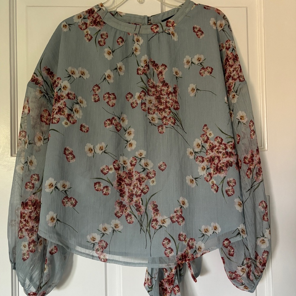 FiveSeventyFive floral open back top, size S